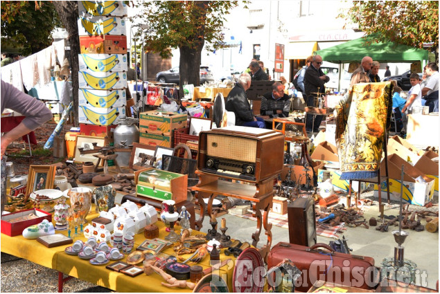 Pinerolo: Mercatino delle pulci sotto i viali