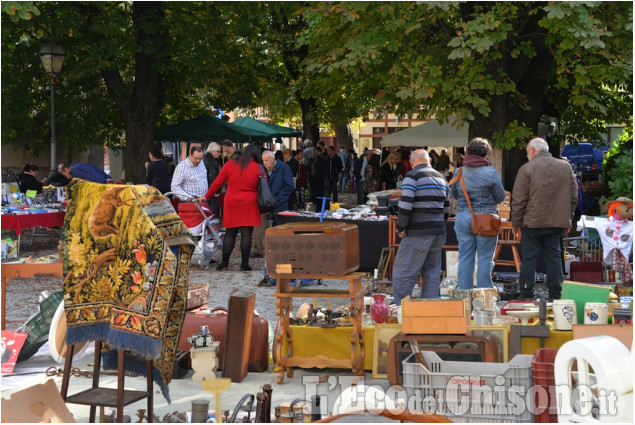 Pinerolo: Mercatino delle pulci sotto i viali