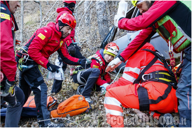 Soccorso Alpino e Croce verde: esercitazione congiunta nella scarpata