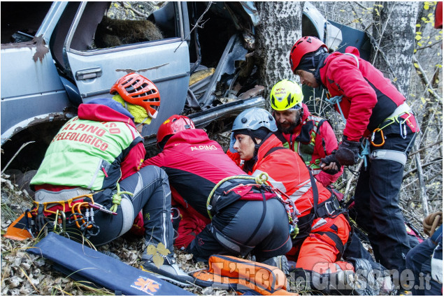 Soccorso Alpino e Croce verde: esercitazione congiunta nella scarpata