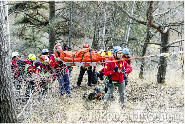 Soccorso Alpino e Croce verde: esercitazione congiunta nella scarpata