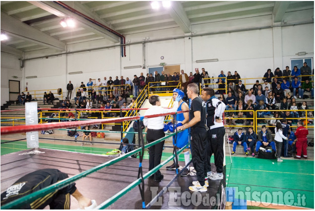 Riunione di boxe a Barge