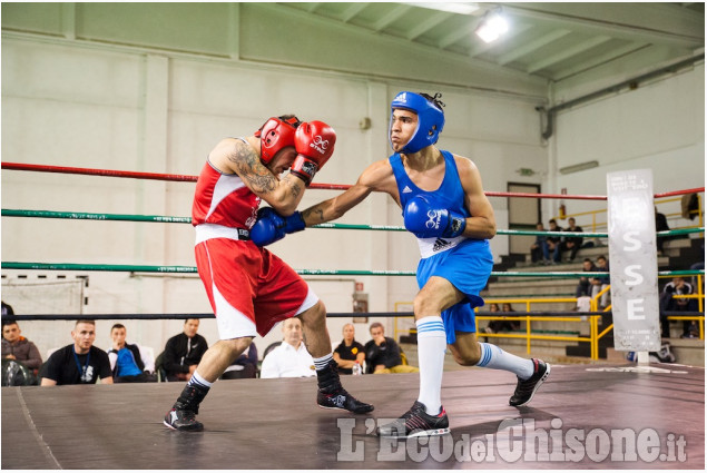 Riunione di boxe a Barge