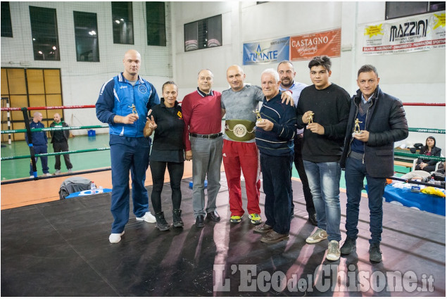 Riunione di boxe a Barge