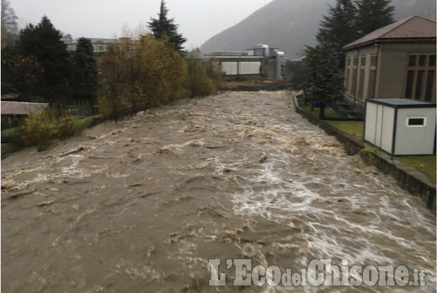 Allerta meteo: in Val Chisone livello dell&#039;acqua vicino a scavalcare i ponti