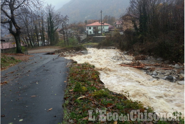 A Perosa, frane e strade spazzate via dalle acque del Rio Albona