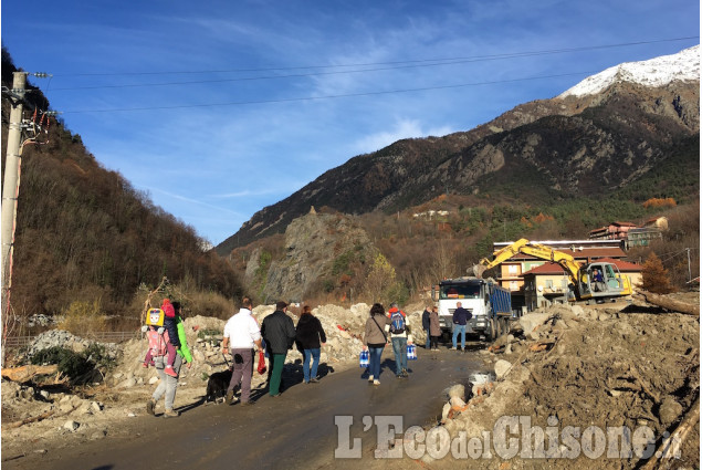 Alluvione a Perosa Argentina: tantissimi volontari al lavoro