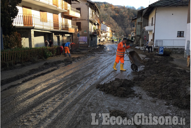 Alluvione a Perosa Argentina: tantissimi volontari al lavoro