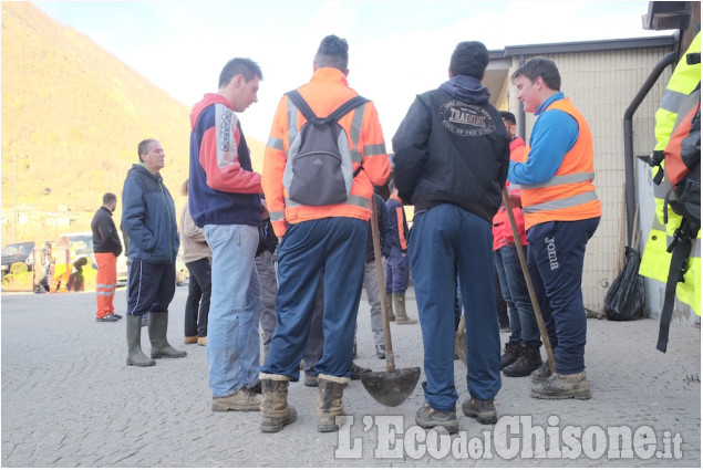 Alluvione a Perosa Argentina: tantissimi volontari al lavoro