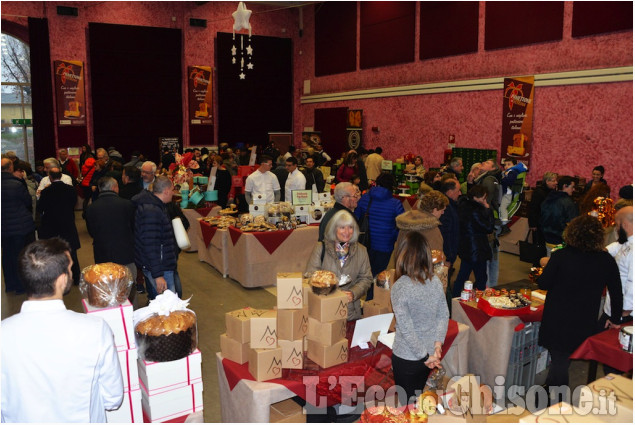 Pinerolo: Panettone in vetrina
