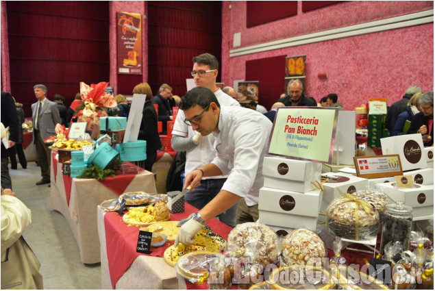 Pinerolo: Panettone in vetrina