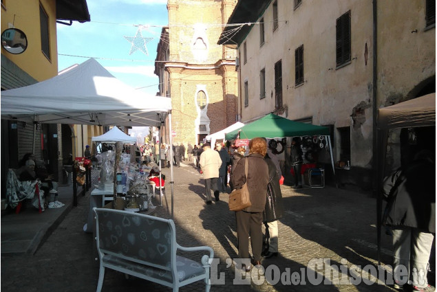 A Piscina mercatino e Babbi Natale