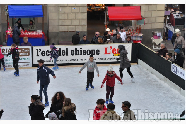 Pinerolo : pattinaggio nel centro storico