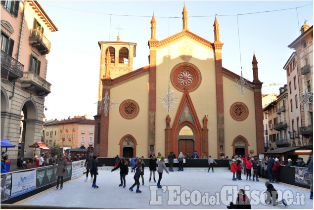 Pinerolo : pattinaggio nel centro storico