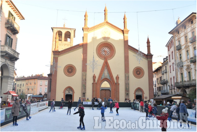 Pinerolo : pattinaggio nel centro storico