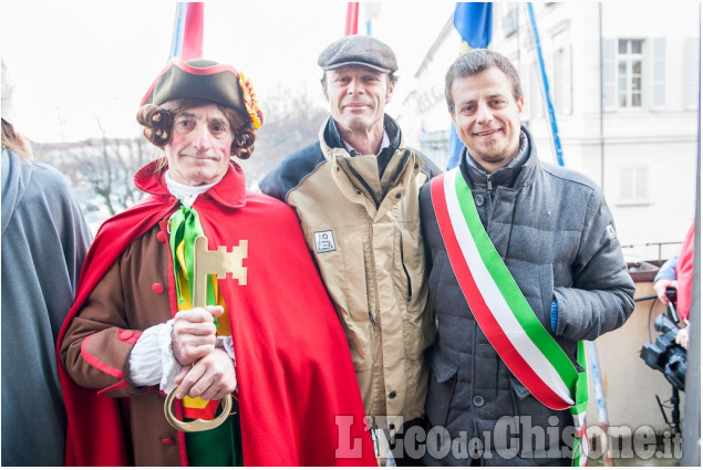 Pinerolo: Il sindaco consegna la chiave a Gianduja