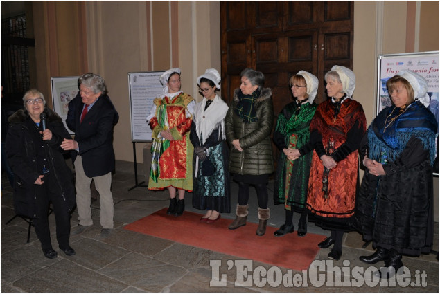 Pinerolo :  Mostra Abiti e Costumi nelle Valli Valdesi