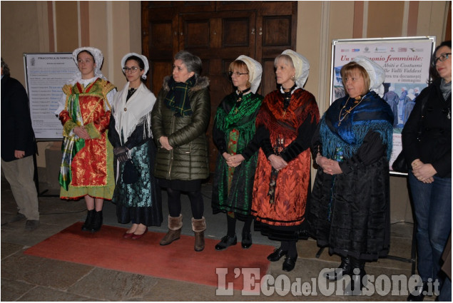 Pinerolo :  Mostra Abiti e Costumi nelle Valli Valdesi