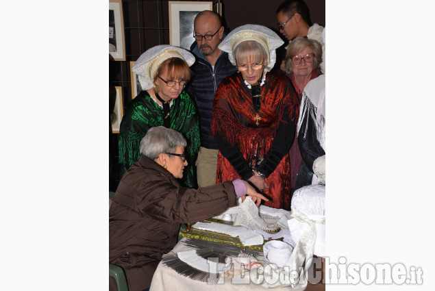 Pinerolo :  Mostra Abiti e Costumi nelle Valli Valdesi