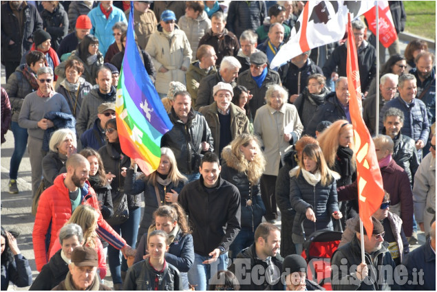 Pinerolo, alla manifestazione per dire &quot;Io sto con gli operai&quot;