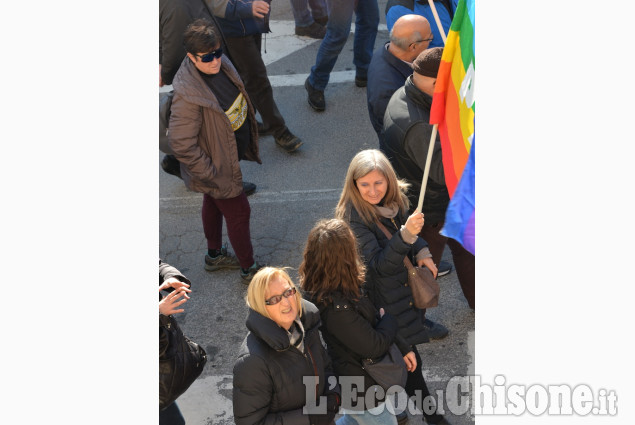 Pinerolo, alla manifestazione per dire &quot;Io sto con gli operai&quot;