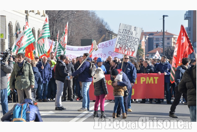 Pinerolo, alla manifestazione per dire &quot;Io sto con gli operai&quot;