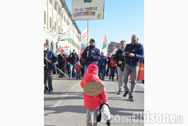 Pinerolo, alla manifestazione per dire &quot;Io sto con gli operai&quot;