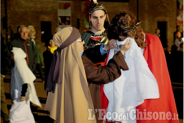 Vinovo  In centinaia alla Via Crucis.