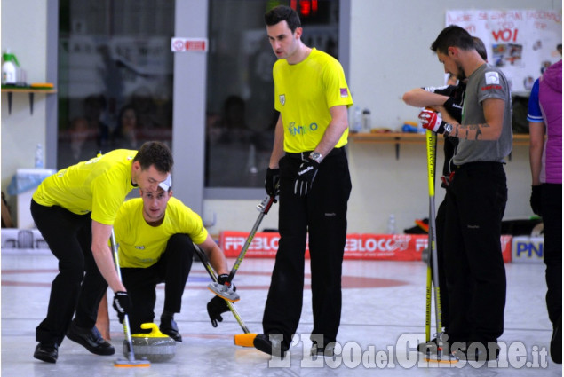 Curling, la squadra di migranti africani a Pinerolo