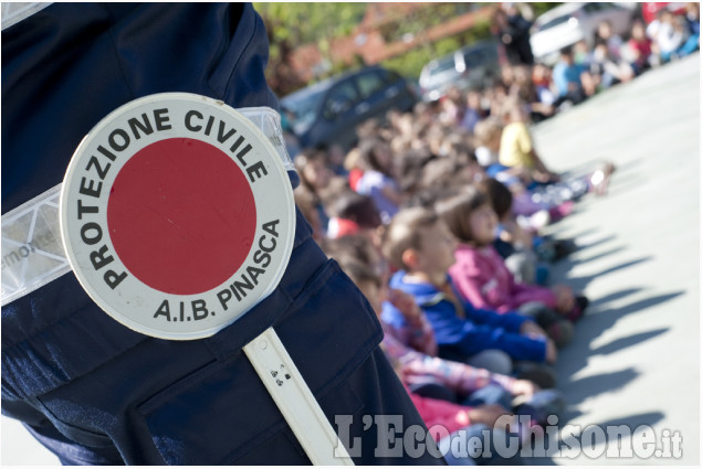 Simulato un incendio: prova di evacuazione alle scuole di Pinasca