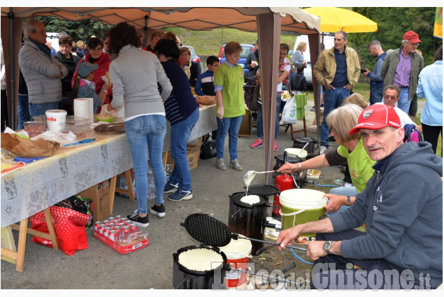 Bancarelle e giochi di piazza per la fiera di primavera del 25 Aprile a S. Pietro