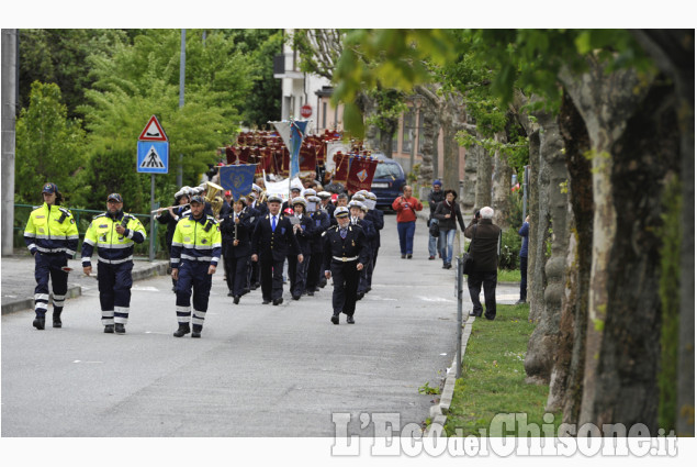 Pinasca: il corteo per i 50 anni dell&#039;Avis comunale