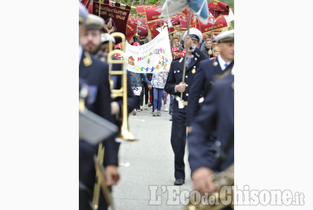 Pinasca: il corteo per i 50 anni dell&#039;Avis comunale