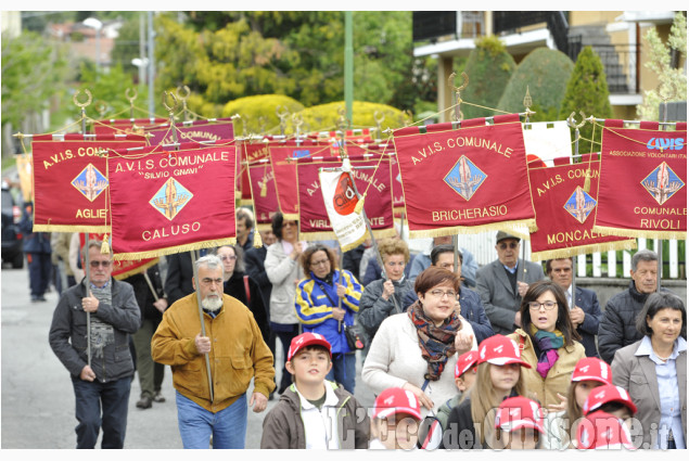 Pinasca: il corteo per i 50 anni dell&#039;Avis comunale