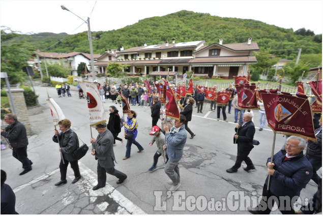 Pinasca: il corteo per i 50 anni dell&#039;Avis comunale