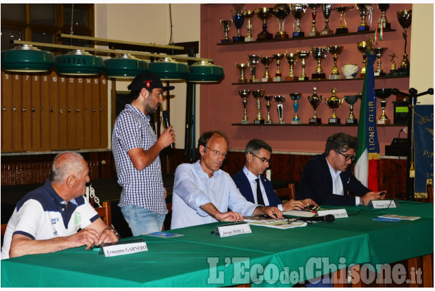 Pinerolo : Ciclismo, presentazione per &quot;Dalle Mura al Muro&quot; 