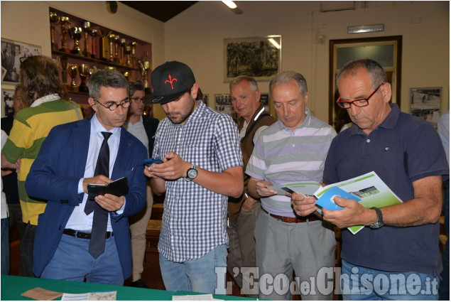 Pinerolo : Ciclismo, presentazione per &quot;Dalle Mura al Muro&quot; 