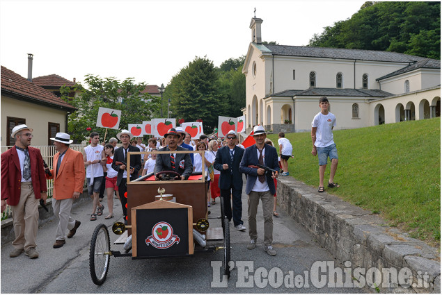 Palio 3.0: la sfilata inaugurale a tema Wacky Races