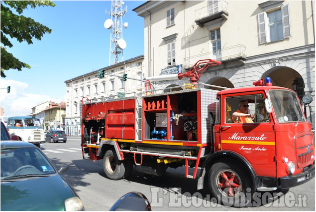 Pinerolo raduno in piazza camion storici