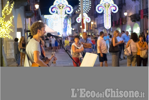L&#039;illuminata di Cuneo: 318mila lampadine, una gioia per gli occhi