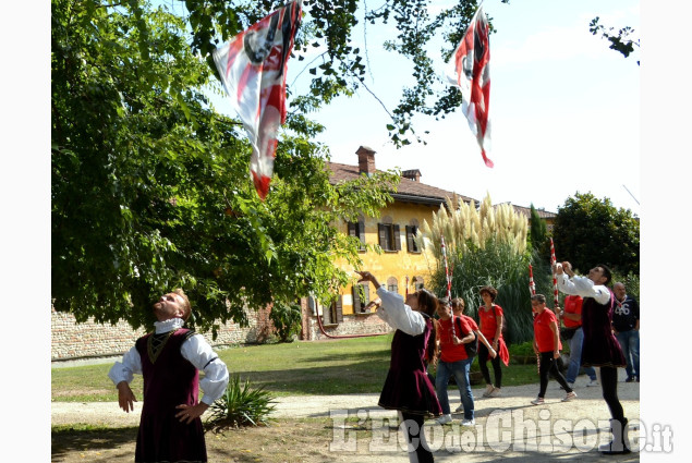 Il Castello di Nichelino si apre per la sfilata in costume del Conte Occelli
