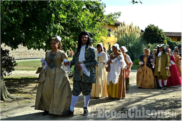 Il Castello di Nichelino si apre per la sfilata in costume del Conte Occelli