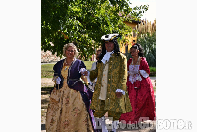 Il Castello di Nichelino si apre per la sfilata in costume del Conte Occelli