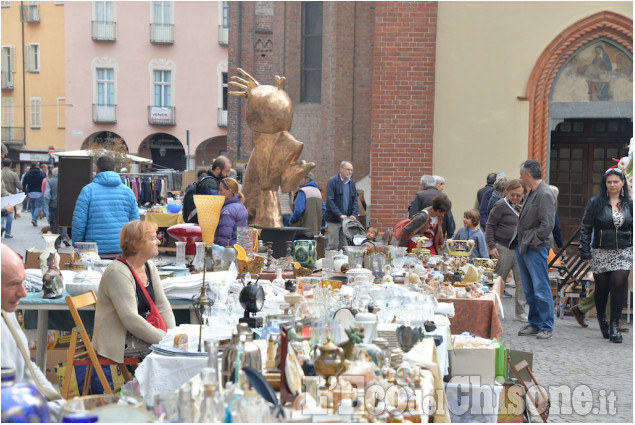 Pinerolo: Mercatino delle pulci