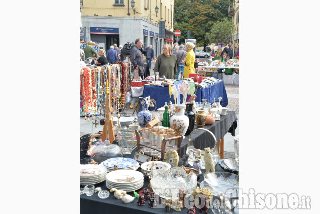 Pinerolo: Mercatino delle pulci