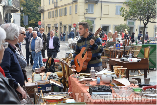 Pinerolo: Mercatino delle pulci