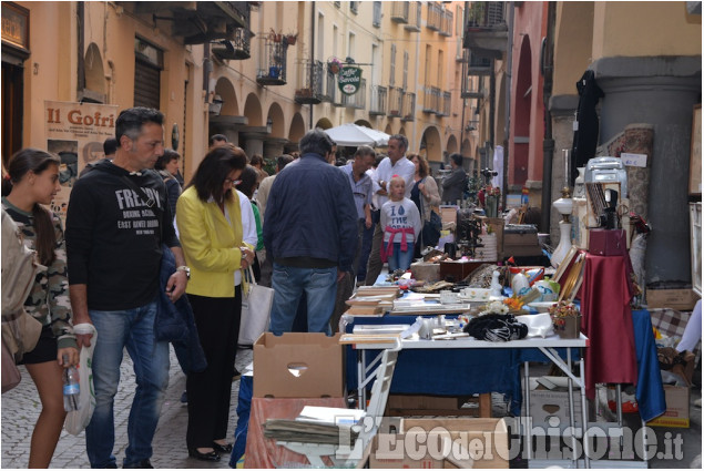 Pinerolo: Mercatino delle pulci