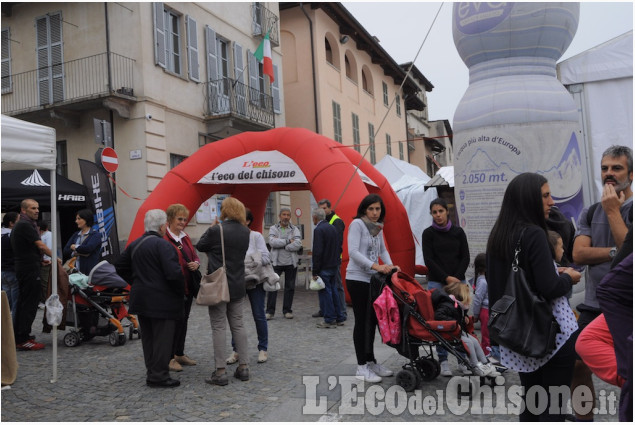Ottobrata, Barge fa il pieno di gente