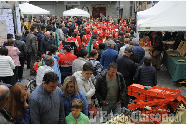 Ottobrata, Barge fa il pieno di gente