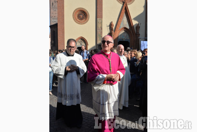 Pinerolo abbraccia il nuovo vescovo Mons. Olivero